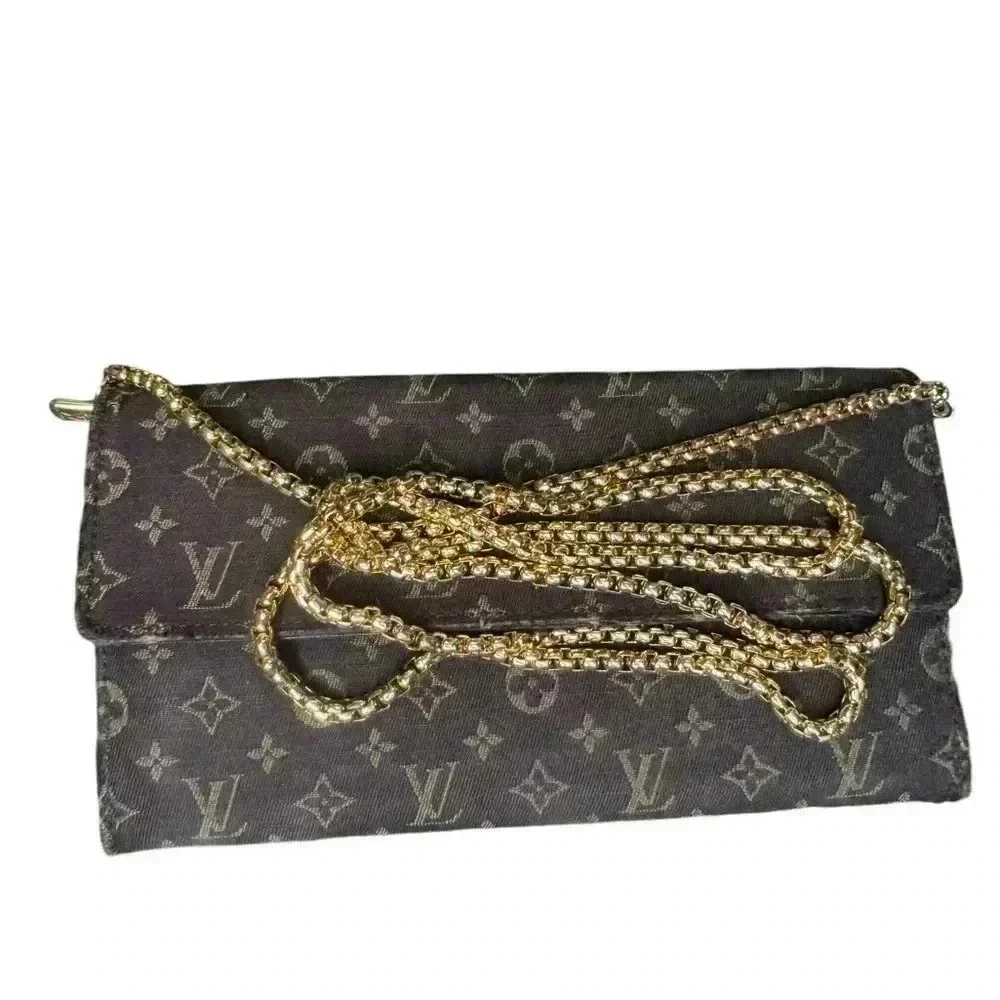 Louis Vuitton Portedeuille Sarah bifold long wallet monogram brown color.